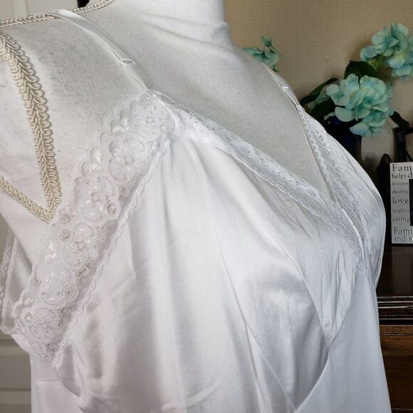 Womens Vanity Fair Snow White Nylon Lace Trim Full Slip Dress - Picture 4 of 7